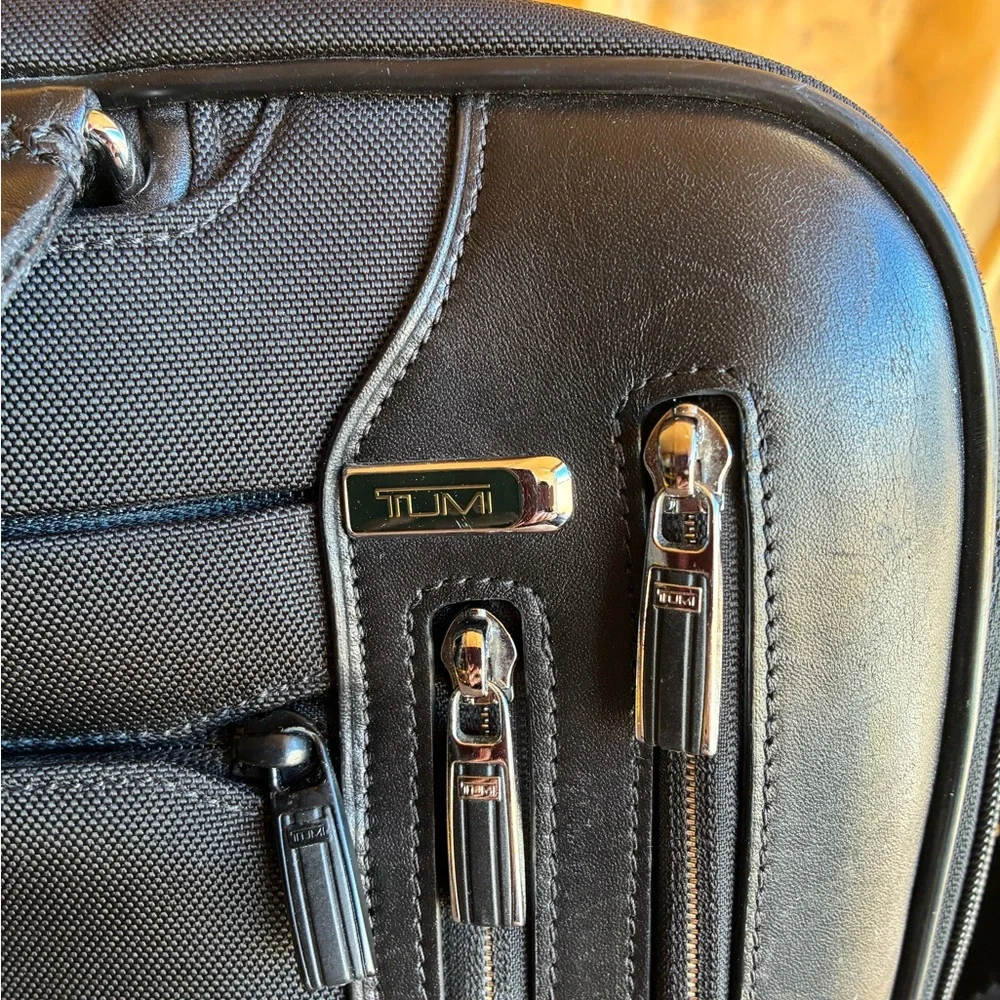 Tumi nwot black